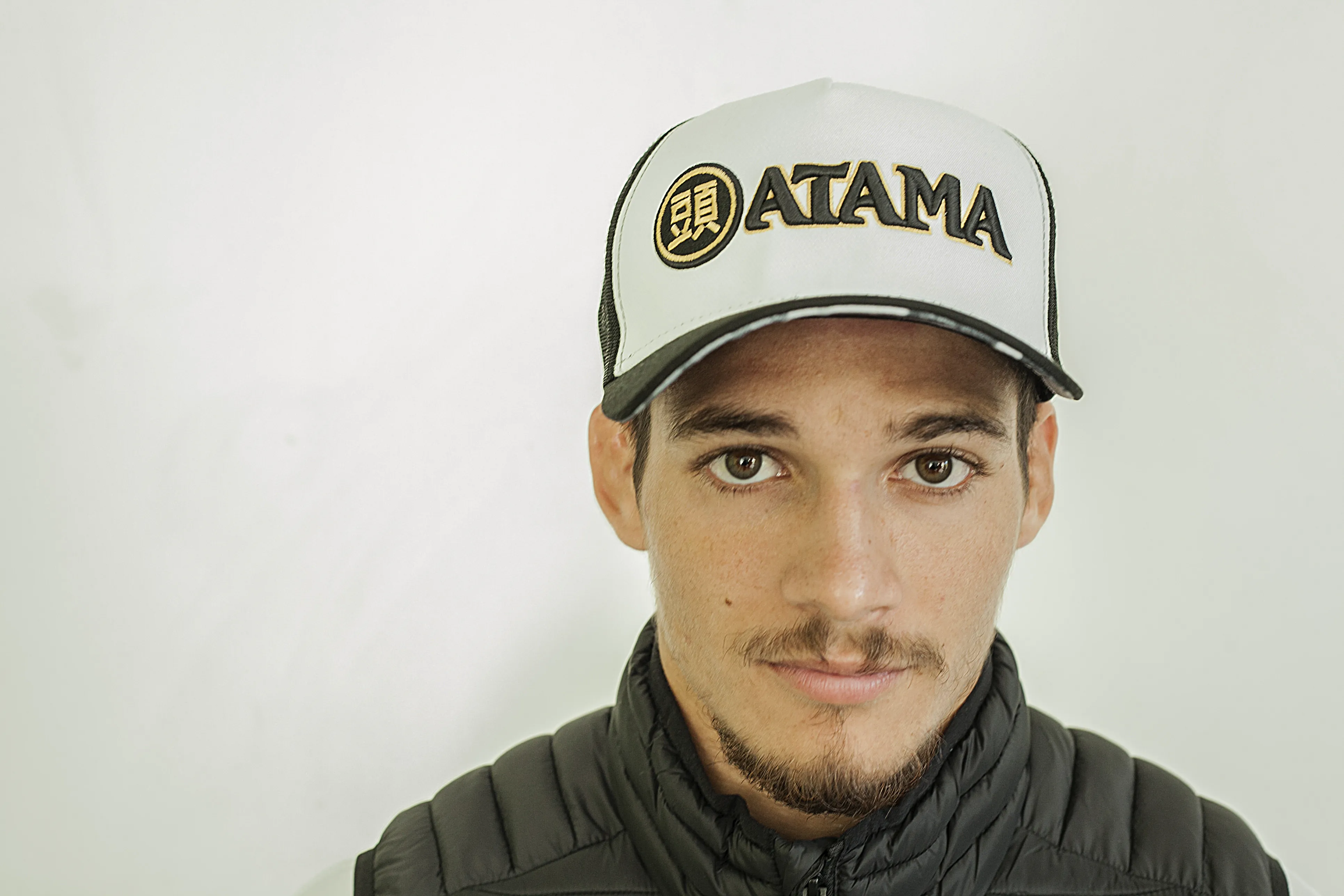 BLACK / WHITE ATAMA TRUCKER HAT