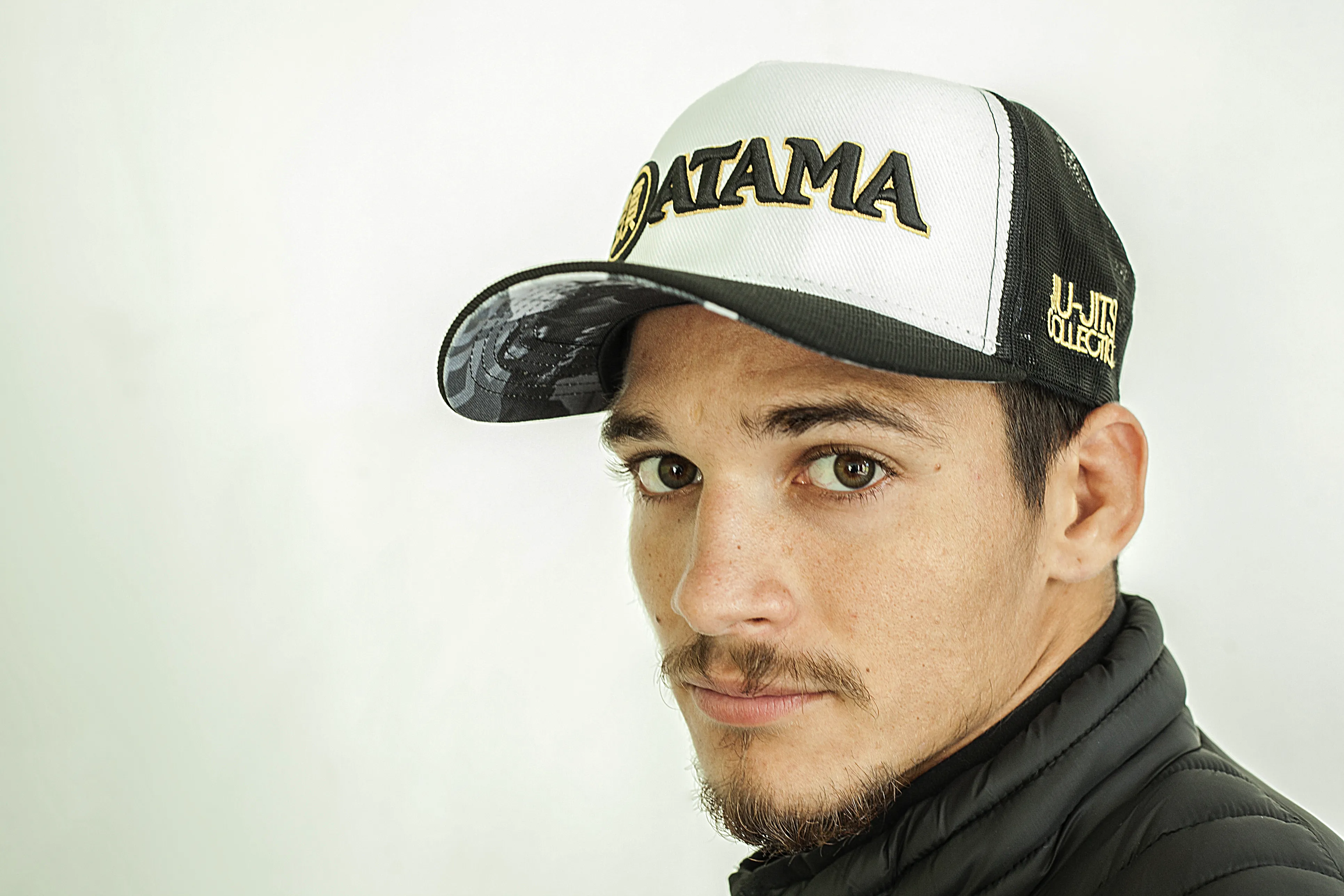 BLACK / WHITE ATAMA TRUCKER HAT