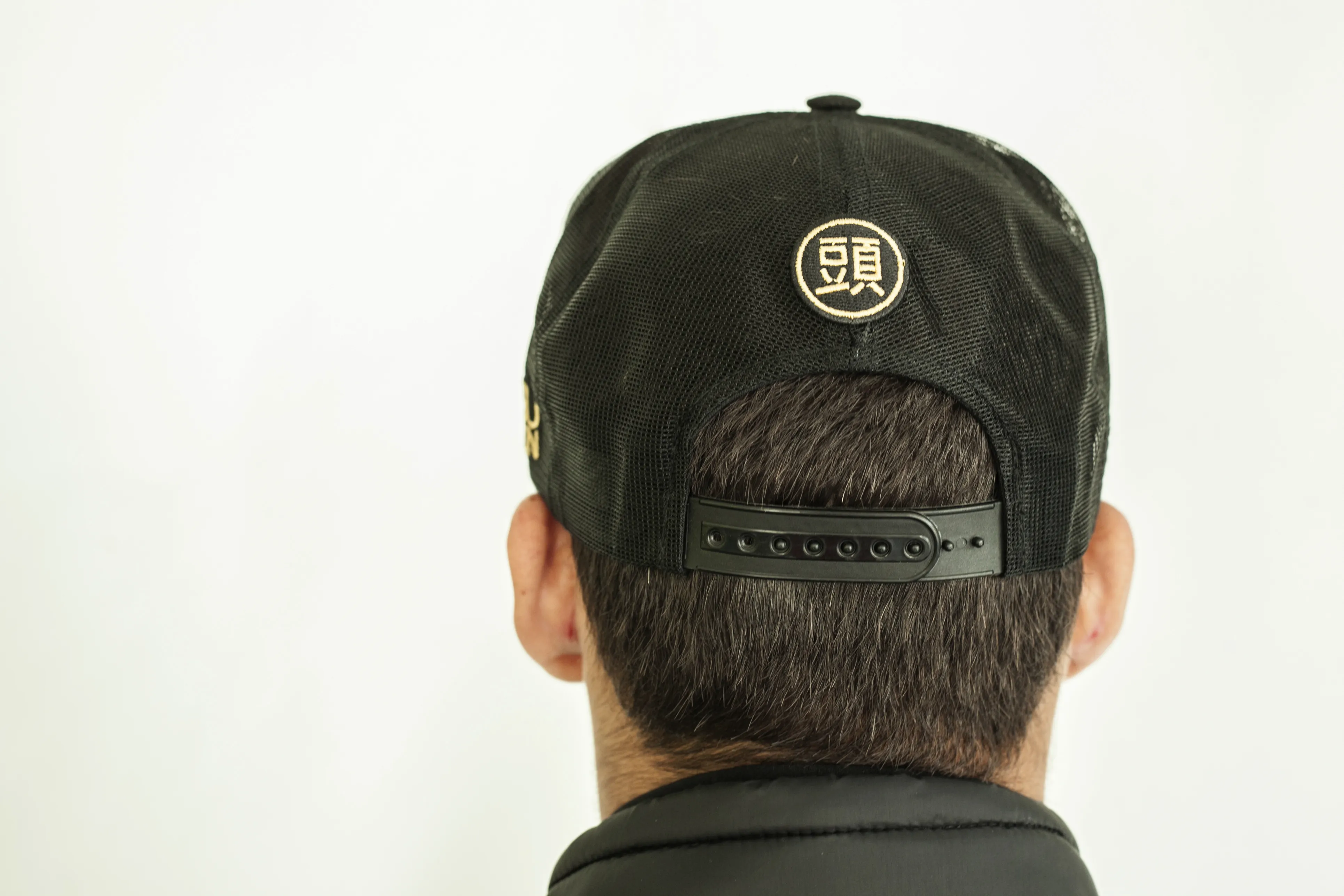 BLACK / WHITE ATAMA TRUCKER HAT