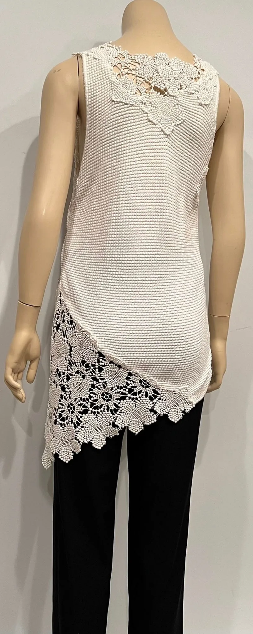 Chanel 11P 2011 Spring Floral Cotton Crochet White Asymmetrical Blouse Top FR 36 US 4