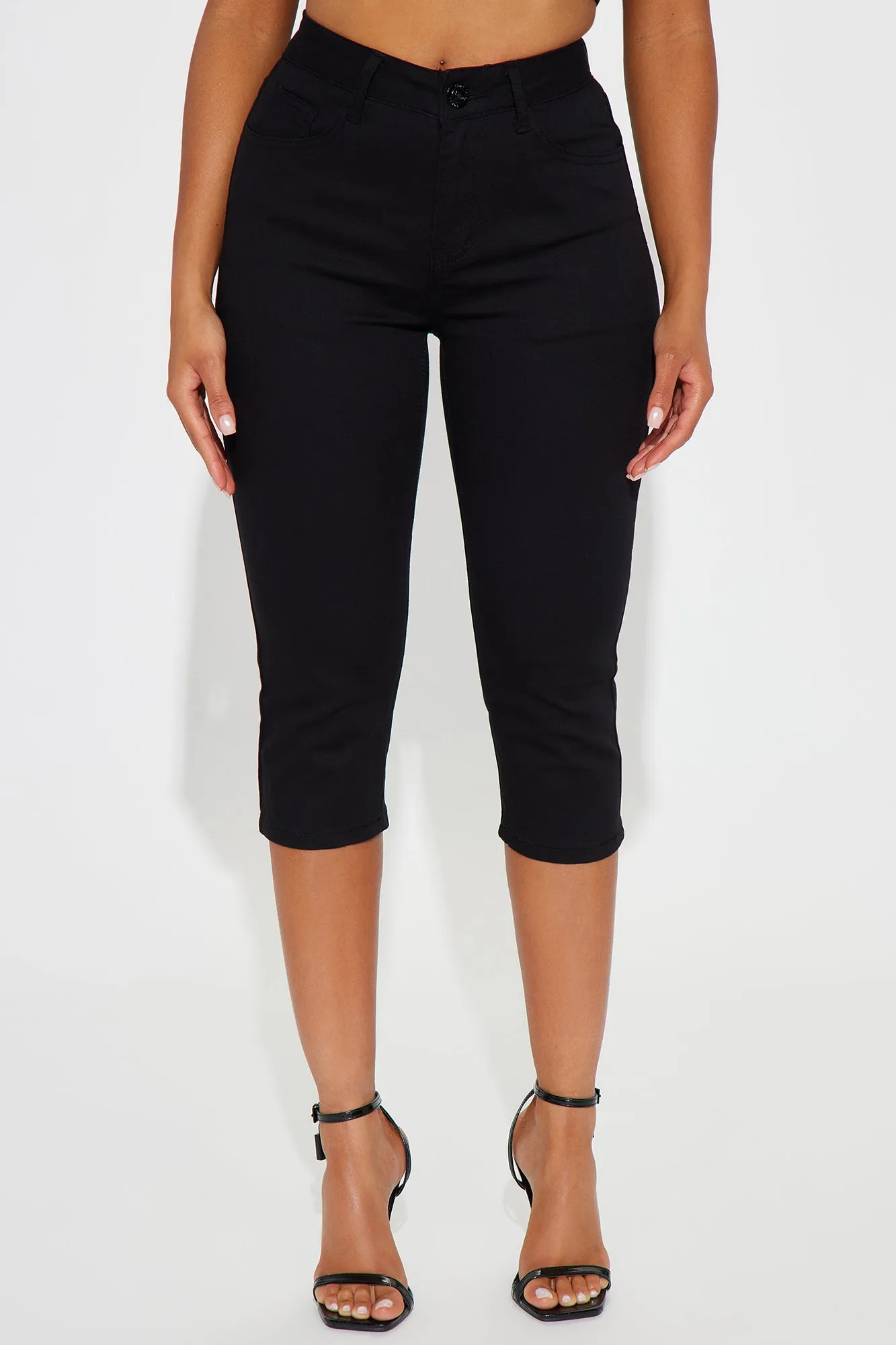 Iconic Capri Uniform Pant - Black