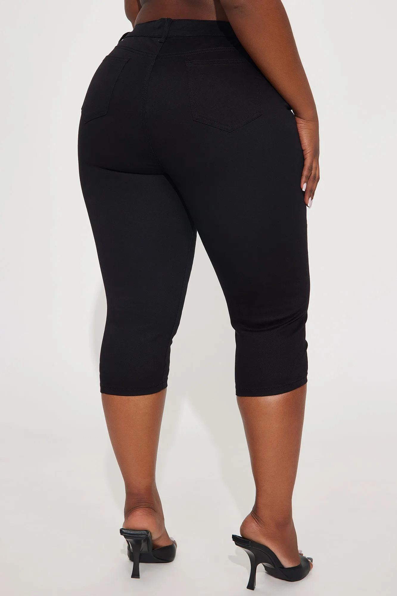 Iconic Capri Uniform Pant - Black